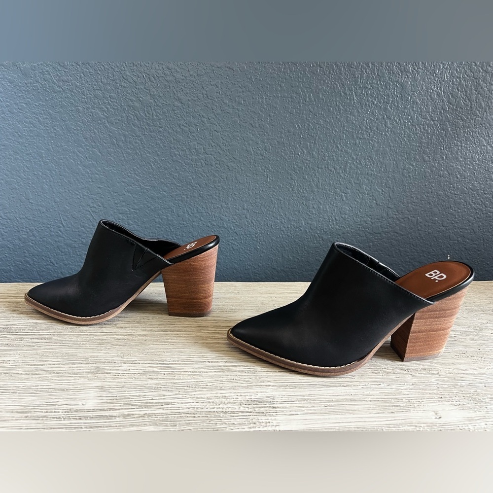 NEW NEVER WORN!!! BP Black Leather Mules with Wooden Block Heel